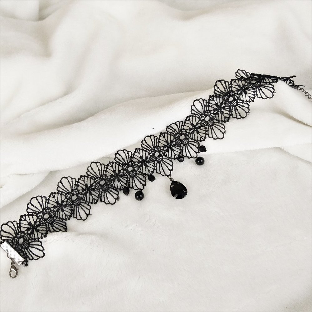 Vintage Gemstone Lace Choker Necklace